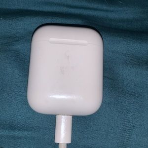 Old Airpod Charging Box For Gens ! No airpods Just Charging Case